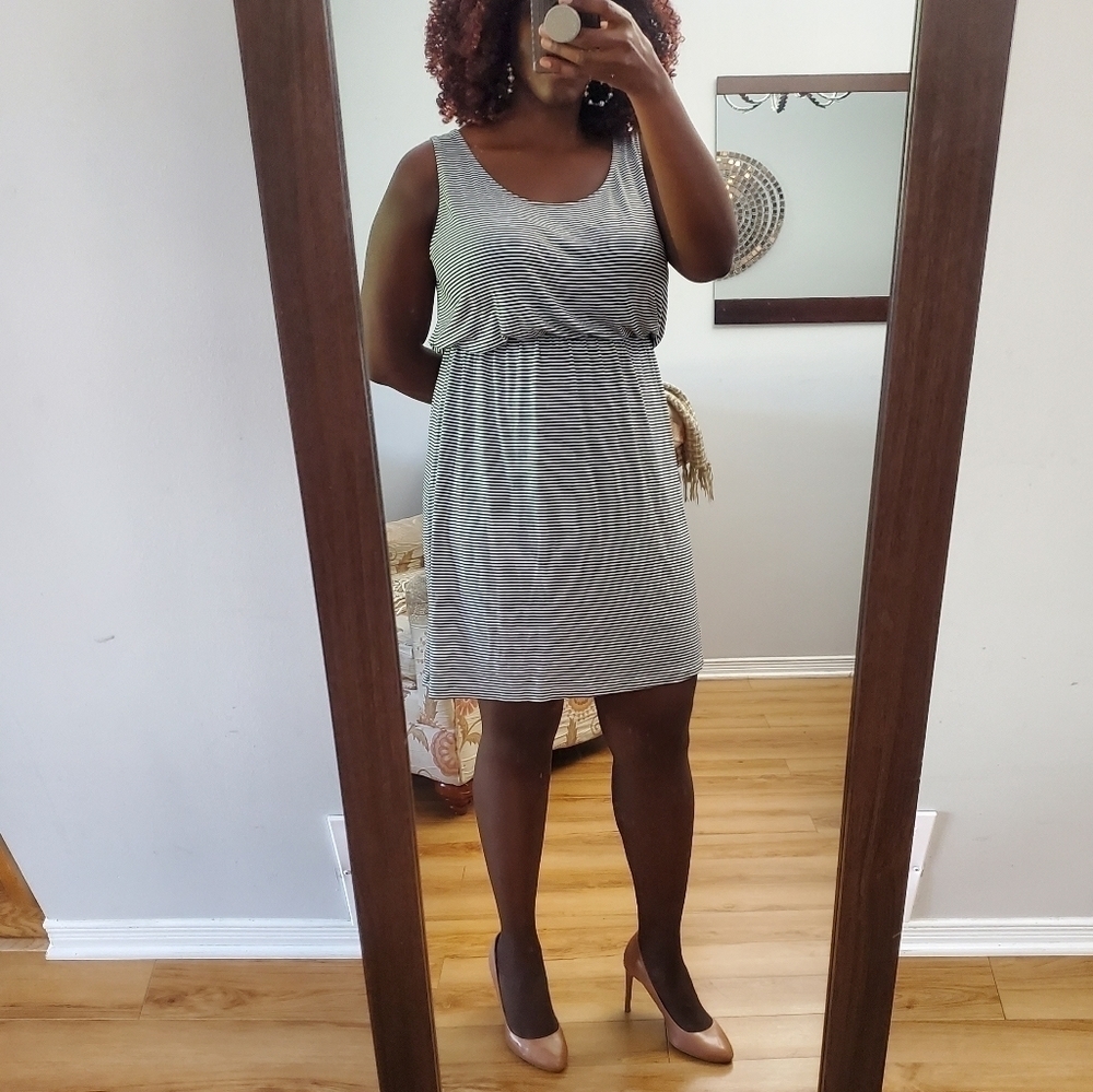 Women sleeveless dress white and black size Large